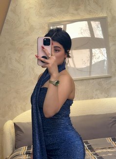 Noor Pakistani Young Model in JVC - puta in Dubai Photo 5 of 10