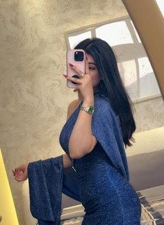Noor Pakistani Young Model in JVC - puta in Dubai Photo 6 of 10