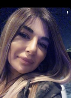 Kama Beaty - puta in Dubai Photo 3 of 3