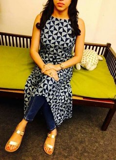 Noora - companion in Dubai Photo 1 of 5