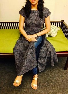 Noora - companion in Dubai Photo 3 of 5