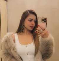 Noora - puta in Dubai