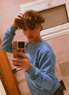 Noory - Male escort in Cairo Photo 3 of 9