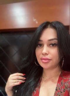 Nora - puta in Al Manama Photo 2 of 8