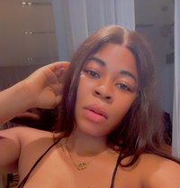 Nora - puta in Singapore