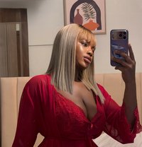 Ella - puta in Dubai Photo 4 of 5