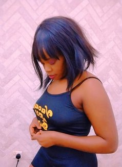 Norah - escort in Muscat Photo 4 of 6