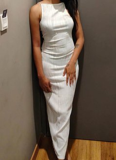 Indian girl Available - puta in Doha Photo 1 of 1
