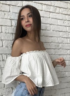 Nour - escort in Beirut Photo 5 of 6