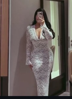 Nour - puta in Dubai Photo 3 of 5