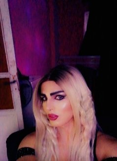 Nour - Transsexual escort in Beirut Photo 3 of 5