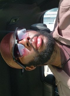 NOW AVAILABLE - Acompañantes masculino in Kuwait Photo 6 of 6