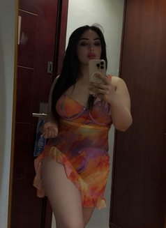 Noza - puta in Dubai Photo 2 of 3