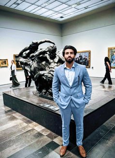 Nri Male Currently in Delhi - Male escort in New Delhi Photo 2 of 4