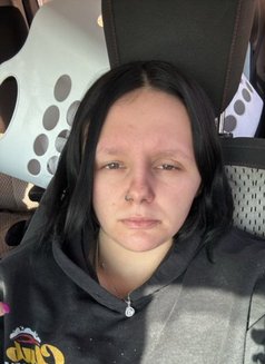 Nuella - puta in Amman Photo 1 of 3