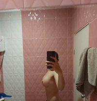 Nueng Nueng - Transsexual escort in Abu Dhabi