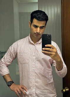 Nuhmer - Male adult performer in Mumbai Photo 2 of 4