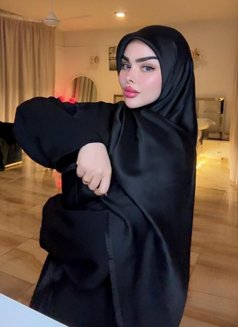 Nuna - escort in Jeddah Photo 2 of 5