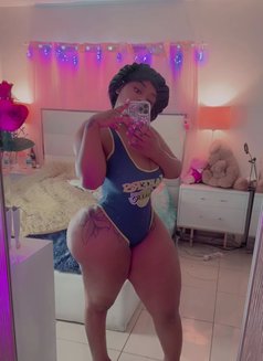 Nunu mistress - Dominadora in Kuwait Photo 5 of 5