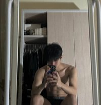 Nur - Male escort in İstanbul