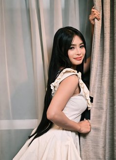 Nuru - puta in Dubai Photo 1 of 6