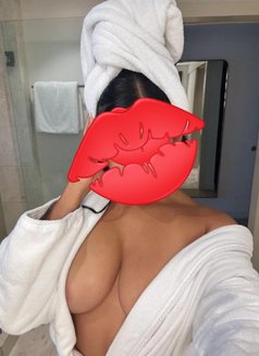 Nuru massage - puta in Tbilisi Photo 7 of 9