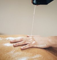 Nuru Masseuse Colombo - masseur in Colombo