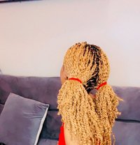 Nuru - puta in Riyadh Photo 7 of 7