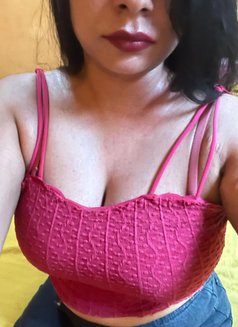 Nushini Farnando - escort in Colombo Photo 2 of 5