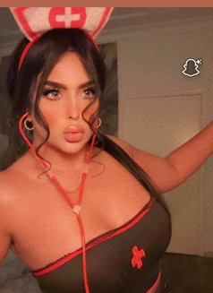 Nutella - Transsexual escort in London Photo 9 of 14