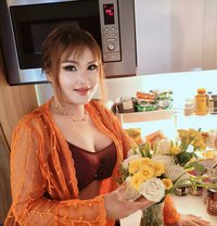 Nutty - puta in Al Manama Photo 1 of 5