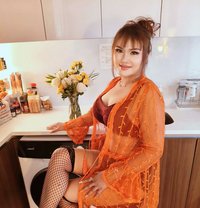 Nutty - puta in Al Manama