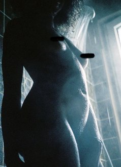 Nyi - puta in Berlin Photo 7 of 9