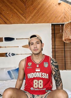 Oggeza - Male escort in Bali Photo 4 of 6