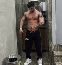 Oğuz - Male escort in İstanbul Photo 1 of 9