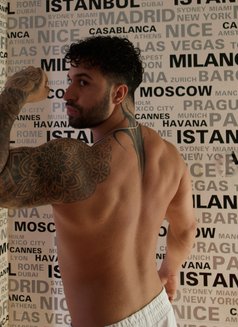 Oğuz - Male escort in İstanbul Photo 3 of 9