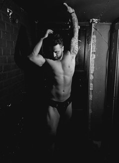 Oğuz - Male escort in İstanbul Photo 4 of 9