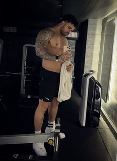 Oğuz - Male escort in İstanbul Photo 6 of 9