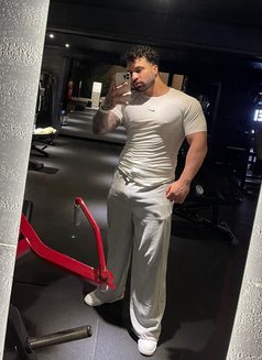 Oğuz - Male escort in İstanbul Photo 7 of 9