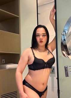 Oily - Transsexual escort in Abu Dhabi Photo 8 of 9