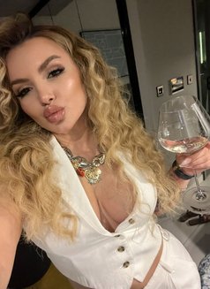 Oksana - escort in Beirut Photo 4 of 5