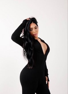 Oksy - Transsexual escort in Armenia Photo 1 of 4