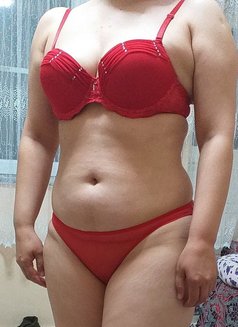 Old Bitch Crave Cock - puta in New Delhi Photo 3 of 4