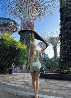 Olena - escort in Singapore Photo 2 of 5