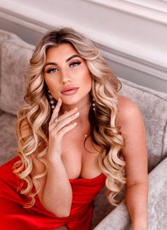 Olesya - escort in Beirut Photo 1 of 11