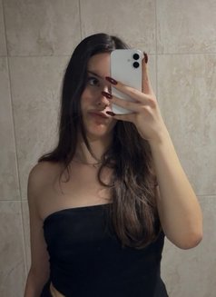 Oli̇vi̇a - Male escort in Dubai Photo 1 of 7