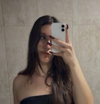 Oli̇vi̇a - Male escort in Dubai