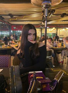 Oli̇vi̇a - Male escort in Dubai Photo 2 of 7