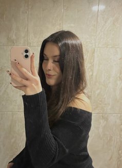 Oli̇vi̇a - Male escort in Dubai Photo 7 of 7