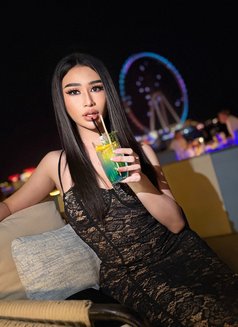 Olivai - Transsexual escort in Dubai Photo 3 of 7